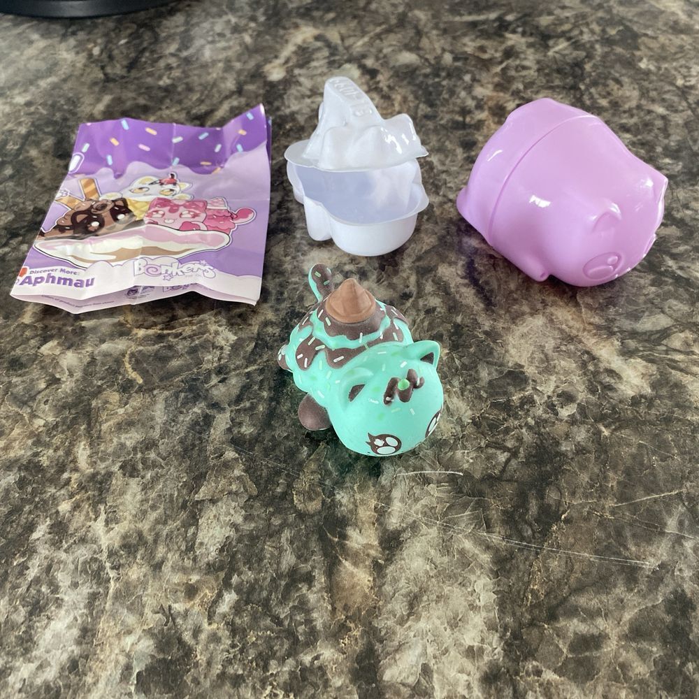 Aphmau Mystery MeeMeow Squishies‎ Mint Chip Ice Cream Cat